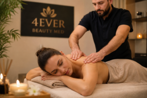 Masaż relaksacyjny wykonywany przez licencjonowanego masażystę w gabinecie 4Ever Beauty Med na warszawskim Ursynowie – element odnowy biologicznej i regeneracji organizmu.